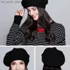 Nuove donne nero bianco rosso berretti cappello moda tinta unita lana lavorata a maglia con signore francese artista beanie berretto cappello caldo marchio berretto L230523