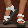 Сандалии Женщины подходят для летних каблуков кексы обувь женская квартира большого размера 2023 Женская пляжная мода черная платформа сандалии