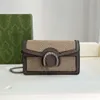 Axelväska kvinnors handväska lyxdesigner metall flip kvinnors handväska vänd crossbody väskor plånbok med låda
