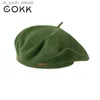 COKK Béret Femmes Chapeau Été Printemps Mode Casual Respirant Fil De Coton Tricoté Peintre Cap Couleur Unie Étiquette En Cuir Gorros L230523