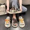 Slippers Women Graffiti Slippers Design Design Summer Platform Shoes Mules Flip Flops Street Sandals забивает плоские повседневные туфли для женщин J230621