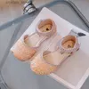 Flickor Sandaler Rhinestone Pearl Sandal Summer Shoes Kids Designer Shoes Childrens Sandals Party Sequins Soft Shoes Child G02172 L230518