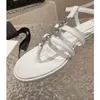 디자이너 클래식 모조 다이아몬드 체인 단색 샌들 여름 새로운 가죽 평평한 바닥 로마 클립 발가락 캐주얼 여성 공장 신발