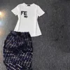 Комплекты из двух предметов. Модная крутая женская футболка с вышивкой букв и короткими рукавами. Красочный узор с двойным алфавитом F. Узкие брюки. Дизайнерская одежда для женщин 55.
