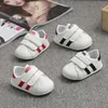 Första vandrare babyskor födda flickor sneaker pojkar första vandrare barn småbarn mjuka sulor icke-halk sneakers baby koreansk stil skor 0-2 år 230620