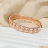 Bangle Armband Designer Clover Armband för kvinnor 18K Guldpläterad fl Crystal Diamond Four Leaf Sweet Flower Cuff Valentine Party D DHVJ7