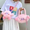 Plysch ryggsäckar rosa kirby kawaii plysch ryggsäck tecknad kirby messenger väska kvinnor mode barn väskor flickor ryggsäck plushie födelsedagspresent 230620