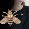 Broches mignon abeille broche émail aiguille perle dessin animé Kawaii Corsage boucle broche femme foulard en soie vêtements accessoires bijoux cadeau