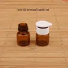 100pcs/lot wholesale amber 1mlガラスエッセンシャルオイルボトルが引き裂かれたキャップ1/10オンスミニサンプルジャー小さな詰め替え可能なQuantlty srpam