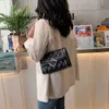 Abendtaschen Weibliche Umhängetaschen PU-Leder Schloss Kette Handtasche Schwarz Weiß Gelb Mode Messenger Bags Frauen Umhängetaschen