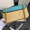 2023 Cover Line Women's Fashion Oil Wax Leather Solid Two Tone Handbag Luxury Plånbok Letter Designer Zipper med Chain Handbag Crossbody Bag 443497