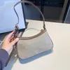 Moda ve popüler çanta birinci sınıf işçilik İnternet Kırmızı Crossbody Bag Büyük kapasite ve çok yönlü koltuklu torba tuval çanta cüzdan