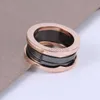 30% rabatt ~ Bandringar Högkvalitativa par ringdesigner design rostfritt stål svartvita keramiska ringar män kvinnor alla hjärtans dag gåva gril som