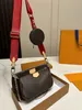 Crossbody Bag Mini Debriyaj Çantası ve Yuvarlak Para Çantası Tüm Bir Tasarımcı Çanta Lüks Omuz Çantası Çiçek Çanta Zincirleri Ayarlanabilir Çıkarılabilir Kart Tutucu
