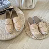 Diseñadora de lujo de Milán Pareja Slippers Flat Flat Men's Casual Chopment 2023 Classic Comunory Beach Outdoor Women's Zapatos Triángulo 35-44 yardas