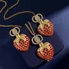 Halsband Strawberry Diamond Earrings Designer Halsband för kvinnor Pendant Fashion Letter Gold Studs S Hoop Earring Jewelry Set Box New 2203