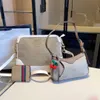 Moda ve popüler çanta birinci sınıf işçilik İnternet Kırmızı Crossbody Bag Büyük kapasite ve çok yönlü koltuklu torba tuval çanta cüzdan