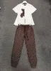 Calças de duas peças Conjuntos de verão para mulheres roupas urso marrom de manga curta camiseta dupla f letra design slim calça esportes terno mulheres designer 55