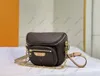 10A Top Designer bolsa Feminina Couro Genuíno Novo Mini Bumbag Bolsas de Cintura Bolsa Crossbody Bolsa Bolsa de cintura Bolsa de peito com flores em relevo Bolsa de bumbum Bolsa Fanny Pack Bolsa de cintura