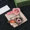 Barrettes 2022 Ny designer Sweet Pink Heart Clips Barrettes Popupal Fashion Märke bokstäver Hårstift för kvinnliga flickor med grön låda