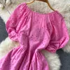 Lässige Kleider Vintage aushöhlen besticktes Kurzarmkleid tiefe V-Knöpfe Puffärmel süße rosa lange Kleider für Frauen Roben Femme 2023