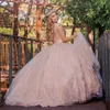 Rosa lyxiga blanka bollklänningar quinceanera klänningar 2024 paljetter pärlor crittal applikation vestidos de 15 anos födelsedag snörning
