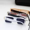 2023 New Fashion Occhiali da sole Luxury PC Frame Designer Uomo Donna Classic Popolare Protezione UV Shading Pattern Lens Occhiali da sole con scatola Off-32056