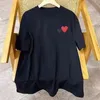 Play Fashion Herren-T-Shirts, Designer-Hemd mit rotem Herz, lässiges T-Shirt aus Baumwolle, Stickerei, kurze Ärmel, Sommer-T-Shirt, asiatische Größen