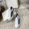 2023 Hot Casual chaussures femmes et hommes Designer de chaussures à semelles épaisses Voyage baskets à lacets mode dame Running Trainers baskets en tissu taille 35-45