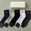 Våren och sommaren nya manliga och kvinnliga mellersta rörboxade krok Athletic Socks Trendy All-Match Fashion Casual Style