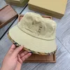 Syy Bucket Hat Designer Hat Wide Brim Hats Luxury Bucket Hat Solid Color Letter Design Atmosphere Fashion Sunshade Cap Temperament Veratile Hatカップル