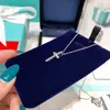 Klassisk high-end Womens Diamond Cross Necklace Fashion Designer Pendant Girls Festival Gift Factory Wholesale and Retail with Box