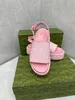 デザイナー夏の女性の太い靴底アンチスリップサンダルファッション新しいビーチアウトドア外出セクシーなピンクスリッパサンダル35-42