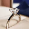 Trouwringen Solitaire 1ct Lab Diamond Ring 100% Echt 925 sterling zilveren Sieraden Verlovingsband voor Vrouwen Getijstroom ontwerp 50ess