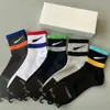 Våren och sommaren nya manliga och kvinnliga mellersta rörboxade krok Athletic Socks Trendy All-Match Fashion Casual Style