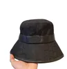 Hink hatt designer hatt lyx hink hatt fast färg bokstav design atmosfär mode fritid solskade mössa temperament mångsidigt hatt par rese slitage