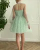 Sweet Green Short Homecoming Dresses paljetter Illusion High Neck långa ärmar Mini Cocktail Homecoming klänning en linje