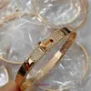 8A Personas de diseñador de calidad H Home For Sale V Gold Chaped Mijin Botón Half Diamond Bracelet K Rotario ROTARIO 18K ABIERTA ABIERTA CON LA CAJA DE REGAJO FNCH
