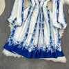 Freizeitkleider 2023 Frühling Herbst Retro-Druck Blaue knielange Kleider Damen V-Ausschnitt Laternenärmel Elastische Taille Schlankes Urlaubs-Strandkleid