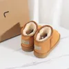 Avustralya Mini Çocuk Ayakkabıları Klasik uggi Botları Yürümeye Başlayan Kız Spor Ayakkabıları Tasarımcı Bebek Çocuk Boys Çizme Gençlik bebekler Çocuk Ayakkabısı Kestane Kırmızısı Siyah Karanfil Gelgit Dalgası