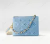 M22953 vid poolen Coussin PM Handväska puffy messager Cross Body Påsar Sommar axelväska präglade monogram läderdesigner kvinnor plånbok koppling