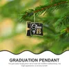 Fiori decorativi Carta di laurea Ornamento da appendere Decorazioni per feste Ciondolo universitario per feste Segno di favore Forniture divertenti