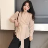 Femmes Blouses Femmes Faux Soie OL Chemise Ceinture Taille Cravate Noeud Papillon Col En V Satin Élégant Cardigan À Manches Longues Couture Tops Vin Rouge Vente