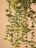 装飾的な花110cm人工緑の植物壁を吊るしたプラスチックのつるの結婚式のシーンアーチ装飾用品屋外庭のアイビーフェイク