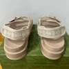 Damessandaal uit 2023 met kristallen 6934 Rozebeige mesh-logo aan de achterkant Antislip rubberen zool geïnspireerd door de sportwereld Designer sandalen Platte sandalen