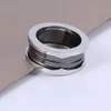 Nytt högkvalitativt par keramiskt ringdesigner bur design svartvita keramiska ringar män och kvinnors valentins dag gåva