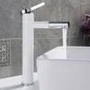 Robinets de lavabo de salle de bain Peinture noire et blanche Renforcée Robinet de lavabo rotatif à 360 degrés Mélange d'eau froide au-dessus du comptoir