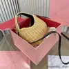 Дизайнерская сумка новая тканая сумка кожа в сочетании с бамбуковой сумкой женская мода, мешка кросса, мини-сумка, легкая кошелек, сотня с красивой сумочкой 230608