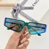 2023 Top Market Boutique Neuer Stil Kleines Gesicht Personalisiertes und einzigartiges PC-Material Hip-Hop-Rock-Punk-Stil Herren- und Damen-Sonnenbrille Strand-Outdoor-Life-Wear-Stil