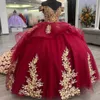 Luxury Red Ball Gown Quinceanera Dress 2024 Tull Gold Lace Applicques pärlor av axel söt 16 klänning vestidos de 15 anos